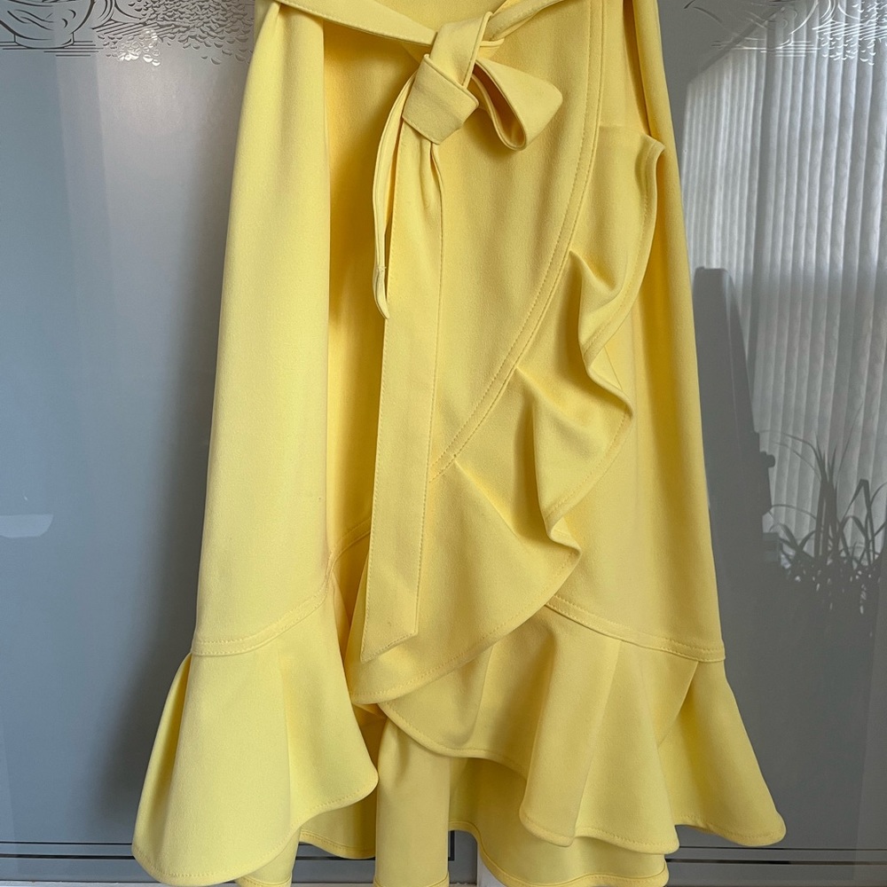 Calvin Klein Women's Yellow Ruffled Tulip-hem Short Sleeve Back Zip Crepe Dress - Picture 8 of 15